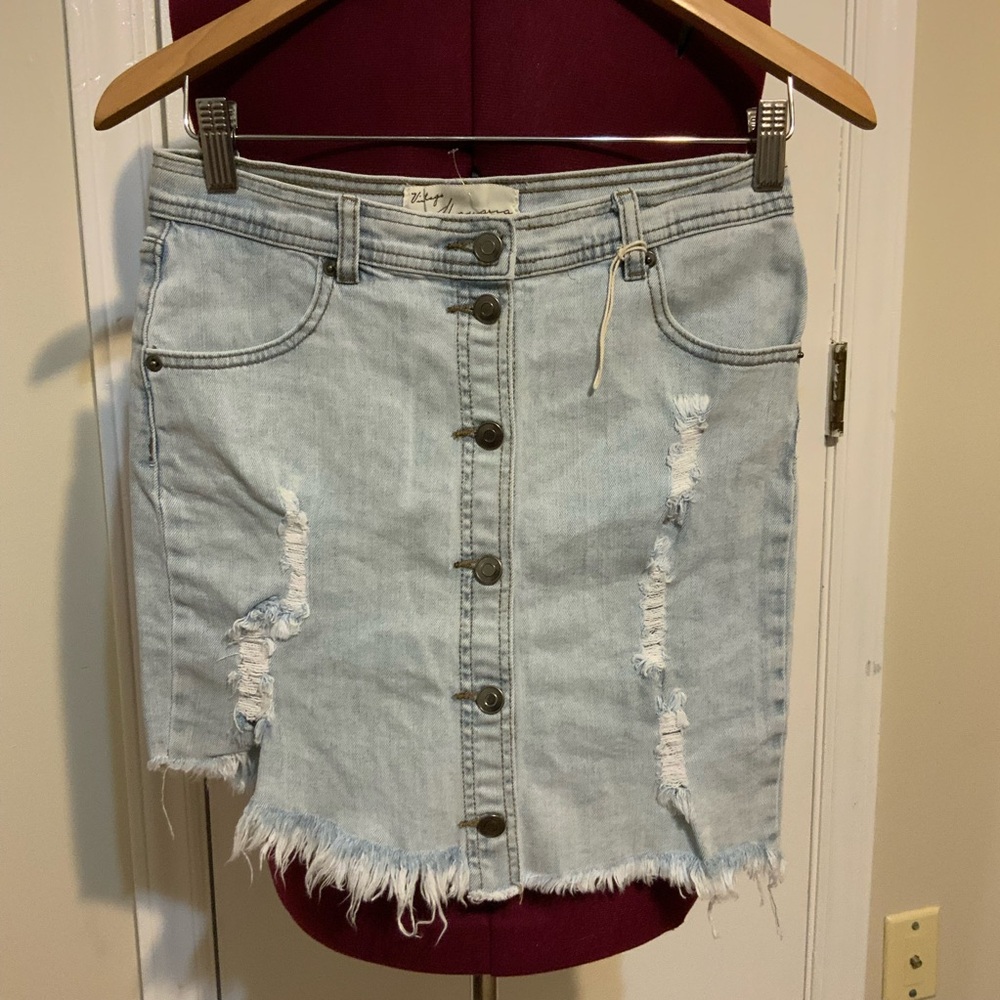 NWT Vintage Havana Distressed Button Fly light wash cutoff Denim Mini Sk…